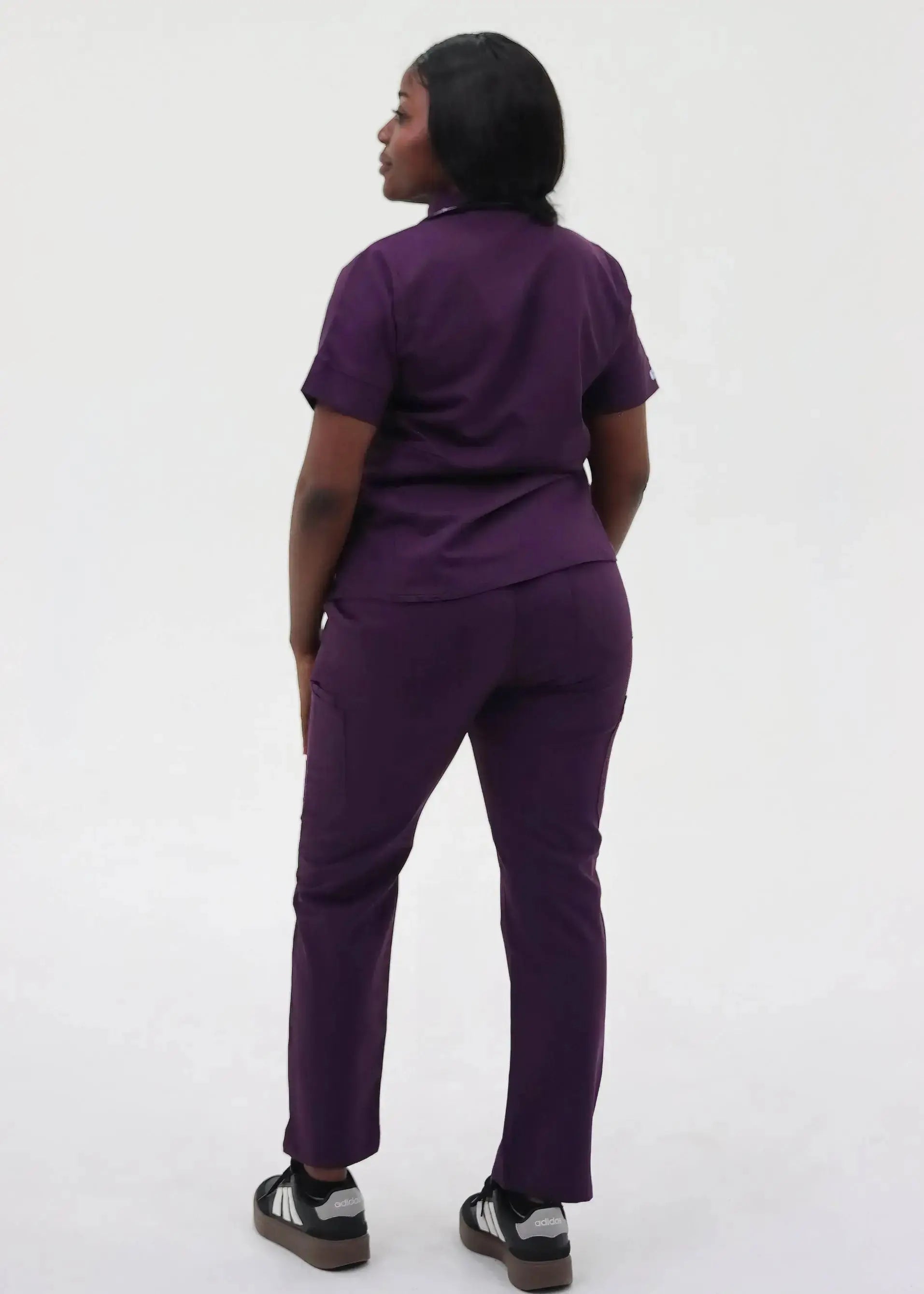 ALICIA STYLE™ - HAUT COL MANDARIN DEUX POCHES AUBERGINE SoignerAvecStyle™