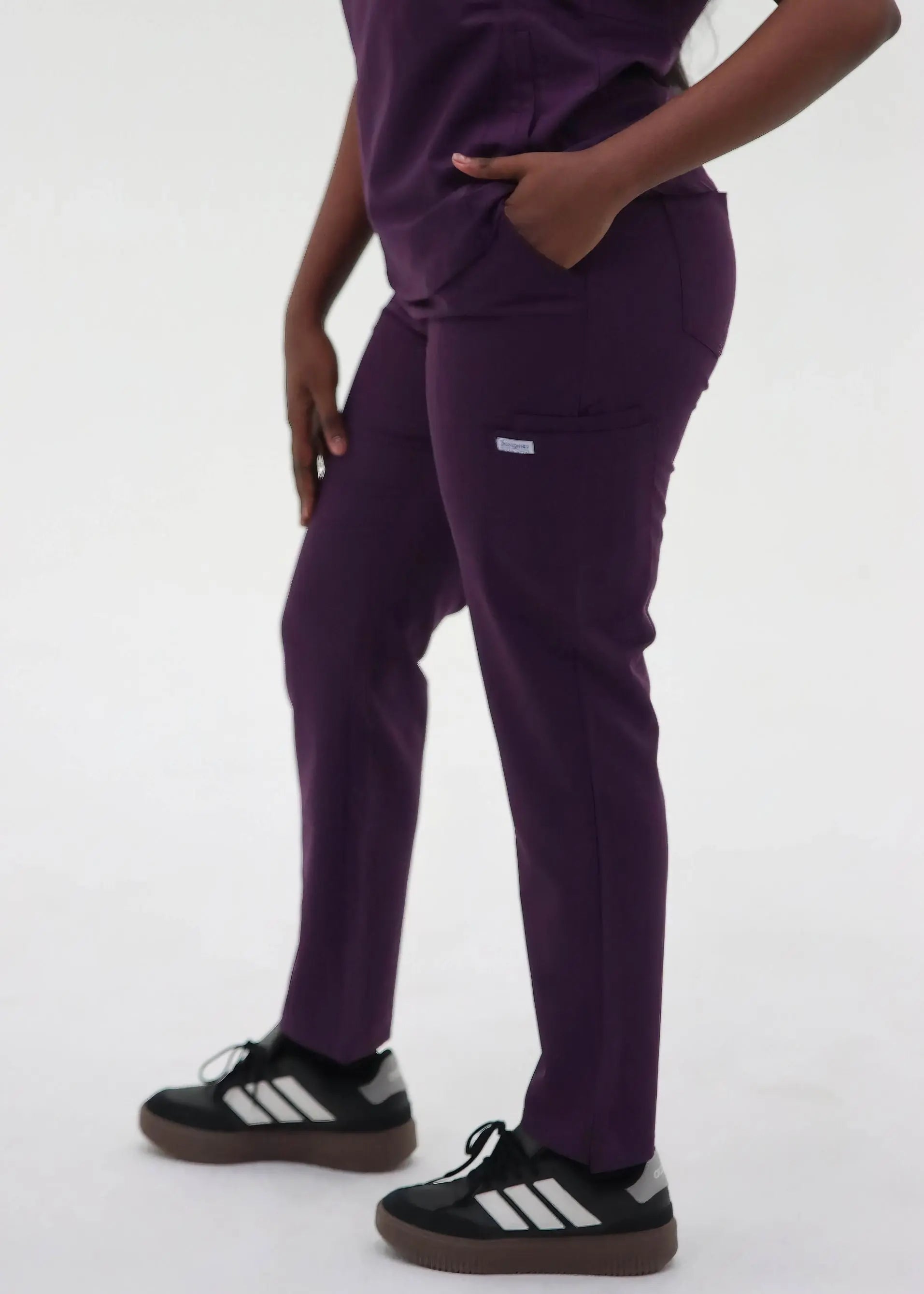 ALICIA STYLE™ - PANTALON COUPE DROITE SEPT POCHES AUBERGINE SoignerAvecStyle™