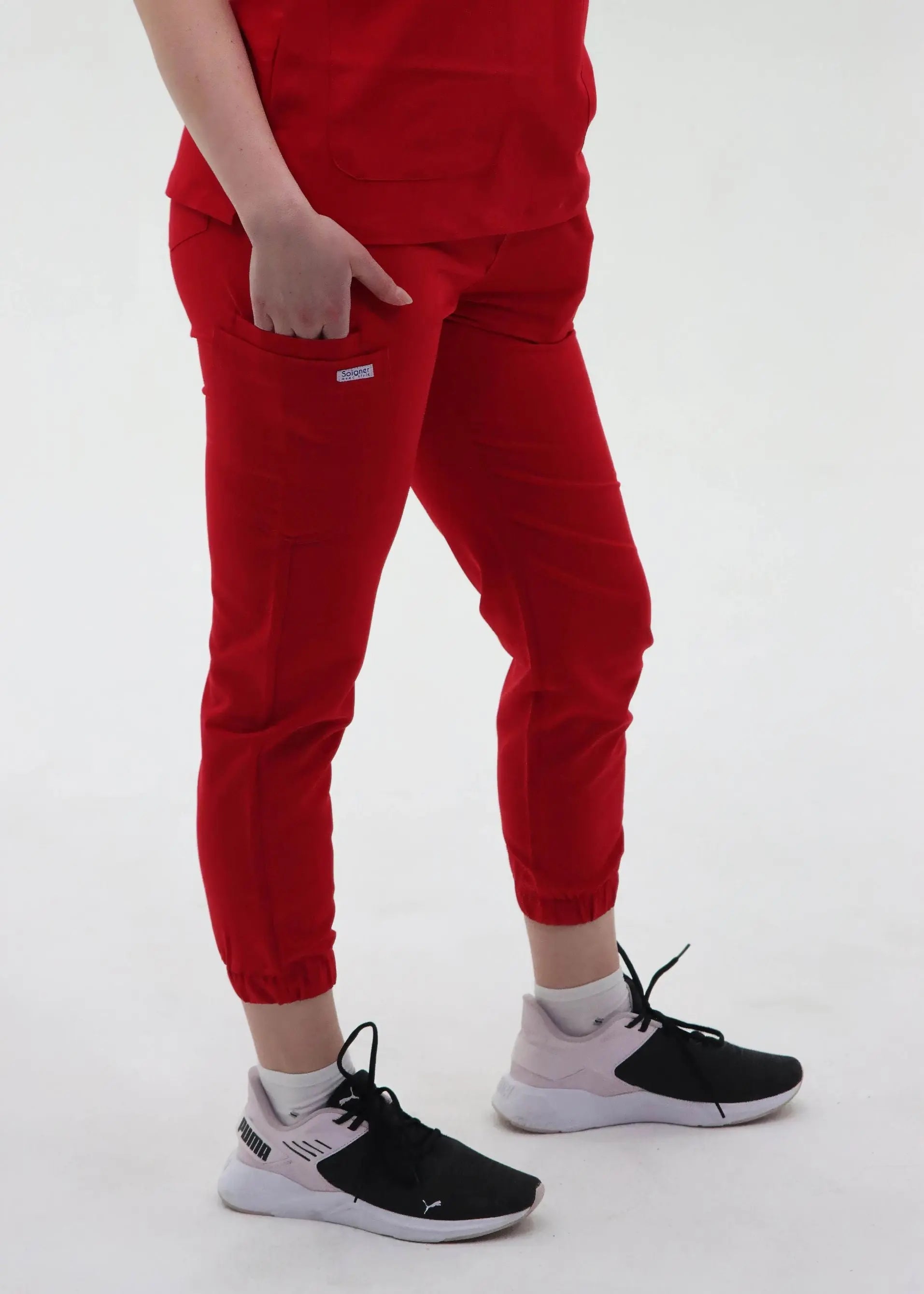 GABRIELLA STYLE™- PANTALON JOGGER SIX POCHES ROUGE MALIBOU SoignerAvecStyle™