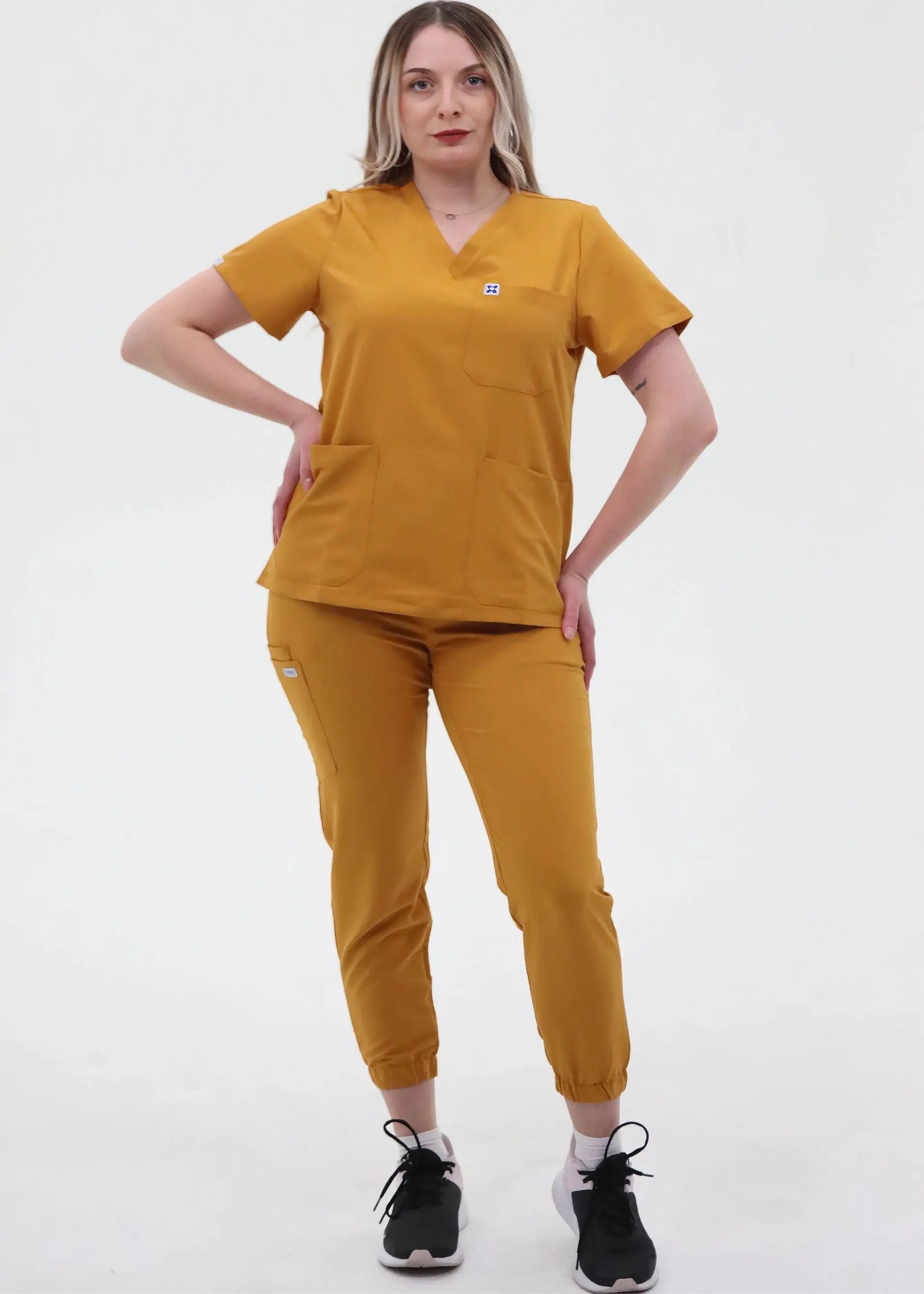EVA STYLE™ - HAUT COL EN V TROIS POCHES CURCUMA SoignerAvecStyle™