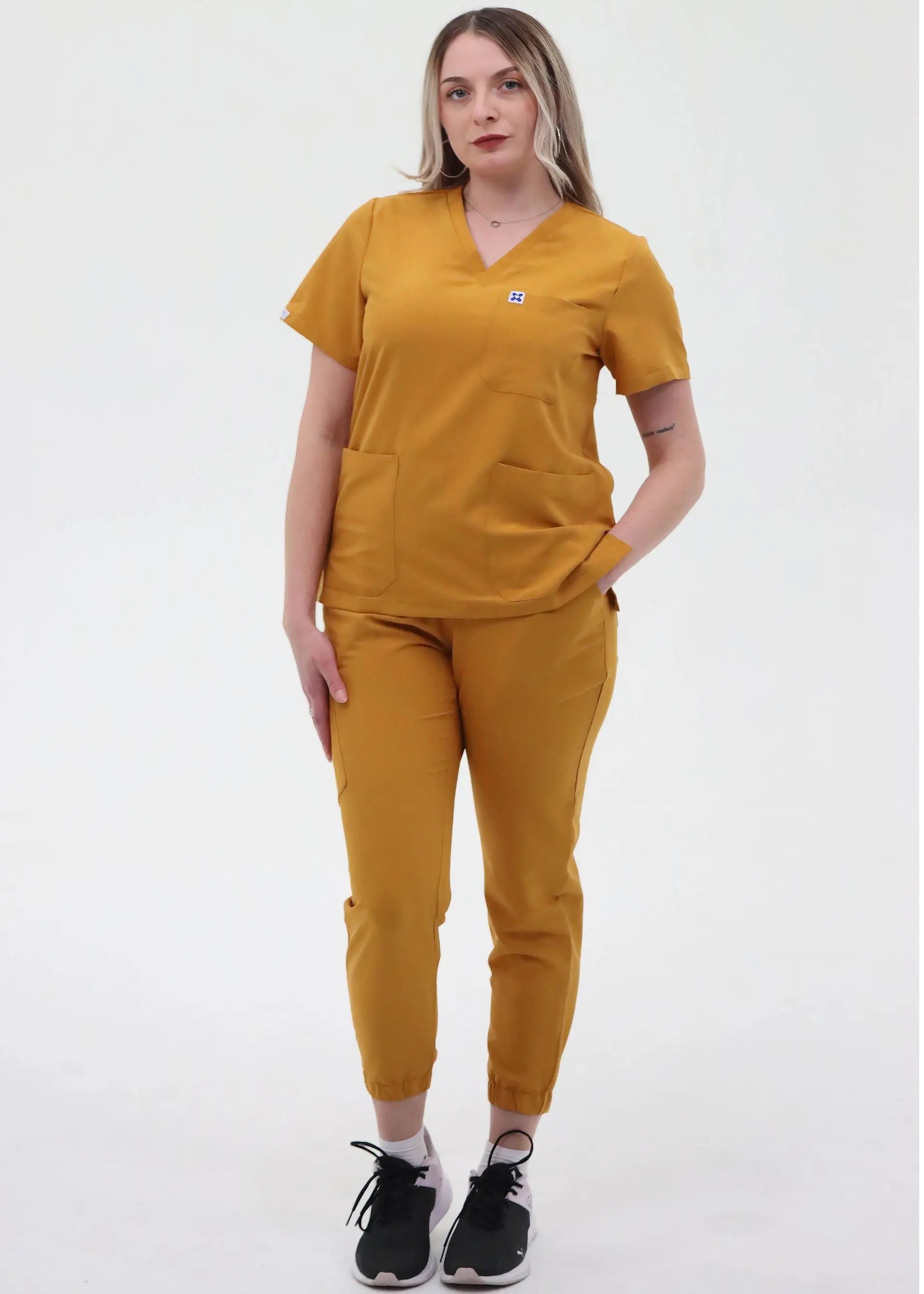 EVA STYLE™ - HAUT COL EN V TROIS POCHES CURCUMA SoignerAvecStyle™