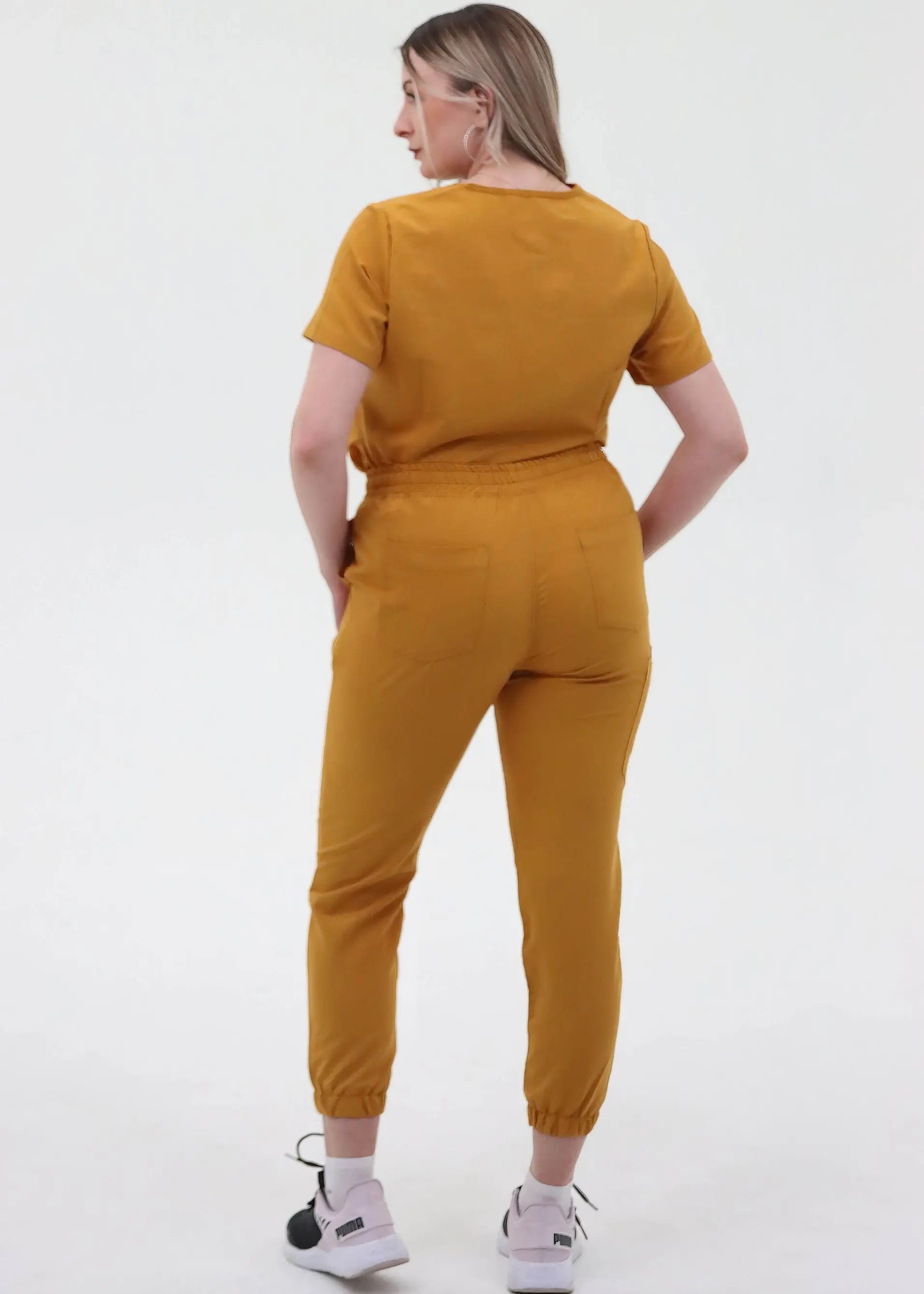 EVA STYLE™ - HAUT COL EN V TROIS POCHES CURCUMA SoignerAvecStyle™