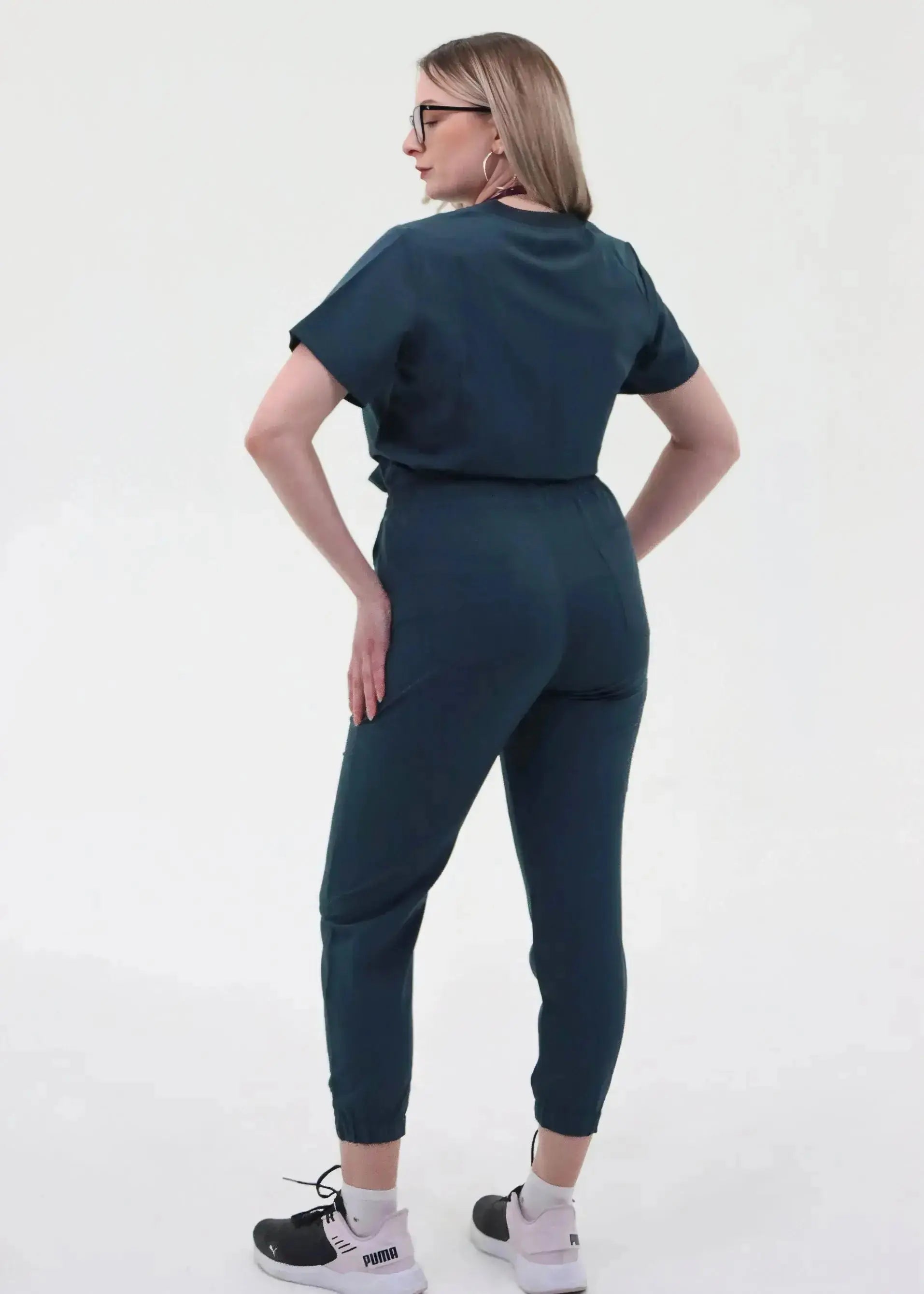 GABRIELLA STYLE™ - HAUT COL ROND TROIS POCHES VERT EUCALYPTUS SoignerAvecStyle™
