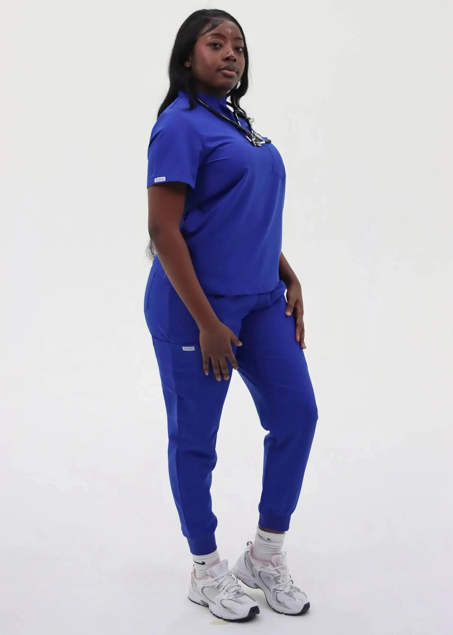 ZÉNA STYLE™ - HAUT COL MANDARIN TROIS POCHES BLEU ROYAL SoignerAvecStyle™