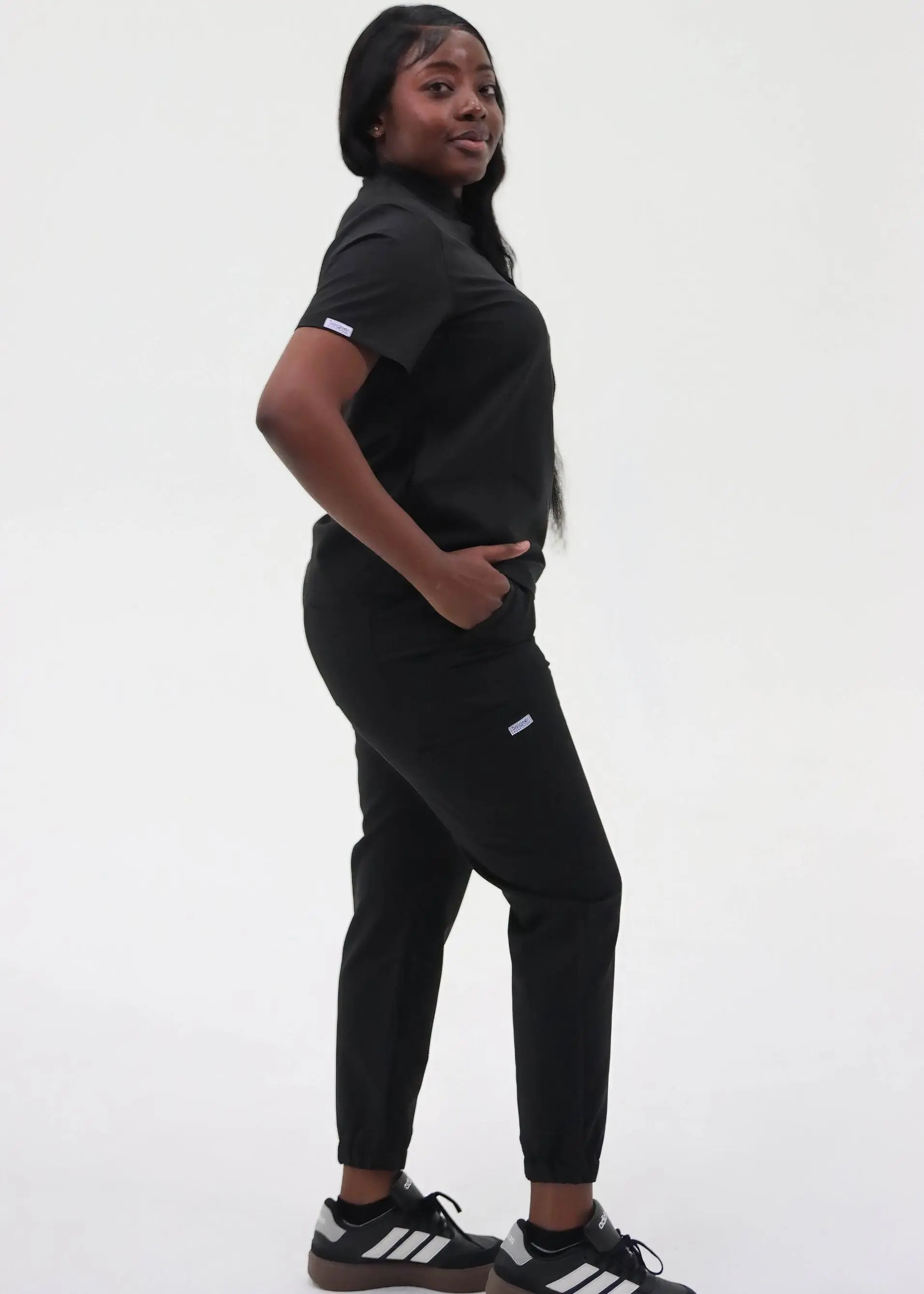 ZÉNA STYLE™ - PANTALON JOGGER SIX POCHES NOIR SoignerAvecStyle™