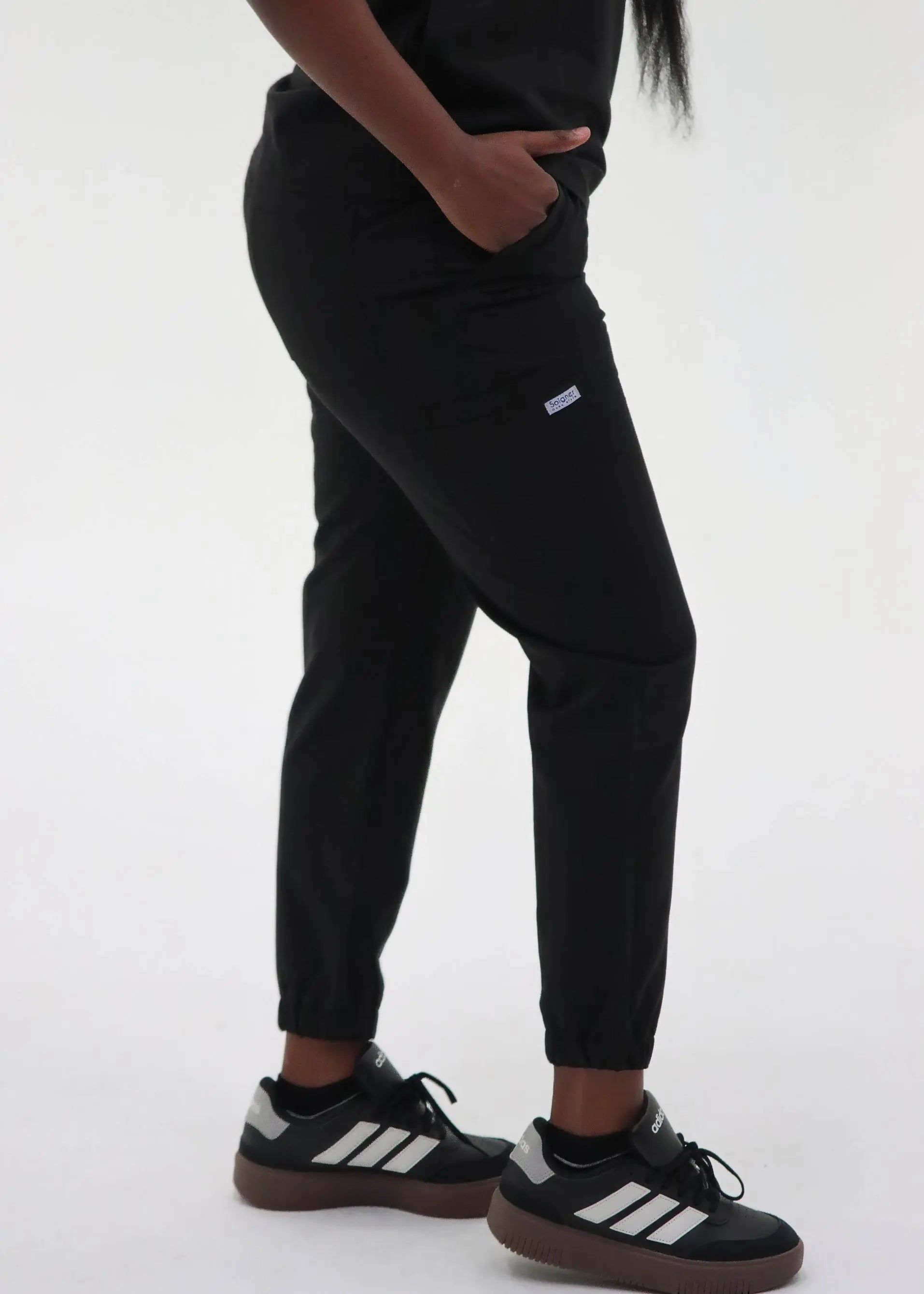 ZÉNA STYLE™ - PANTALON JOGGER SIX POCHES NOIR SoignerAvecStyle™