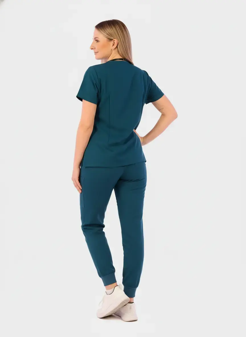 HAUT DE BLOUSE À COL EN V UNE POCHE - CORALIE STYLE™ SoignerAvecStyle™